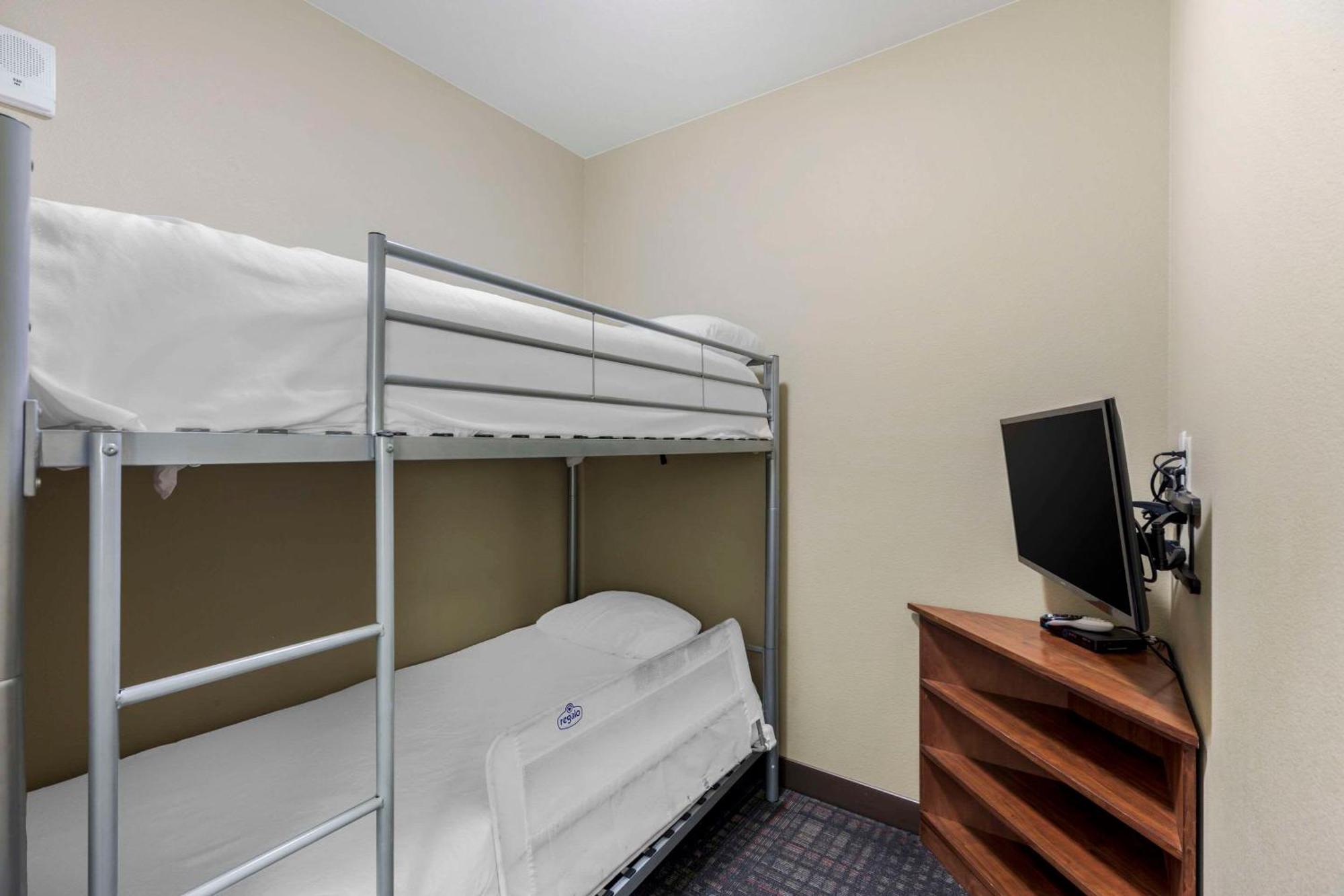 Comfort Suites Loveland Exterior photo