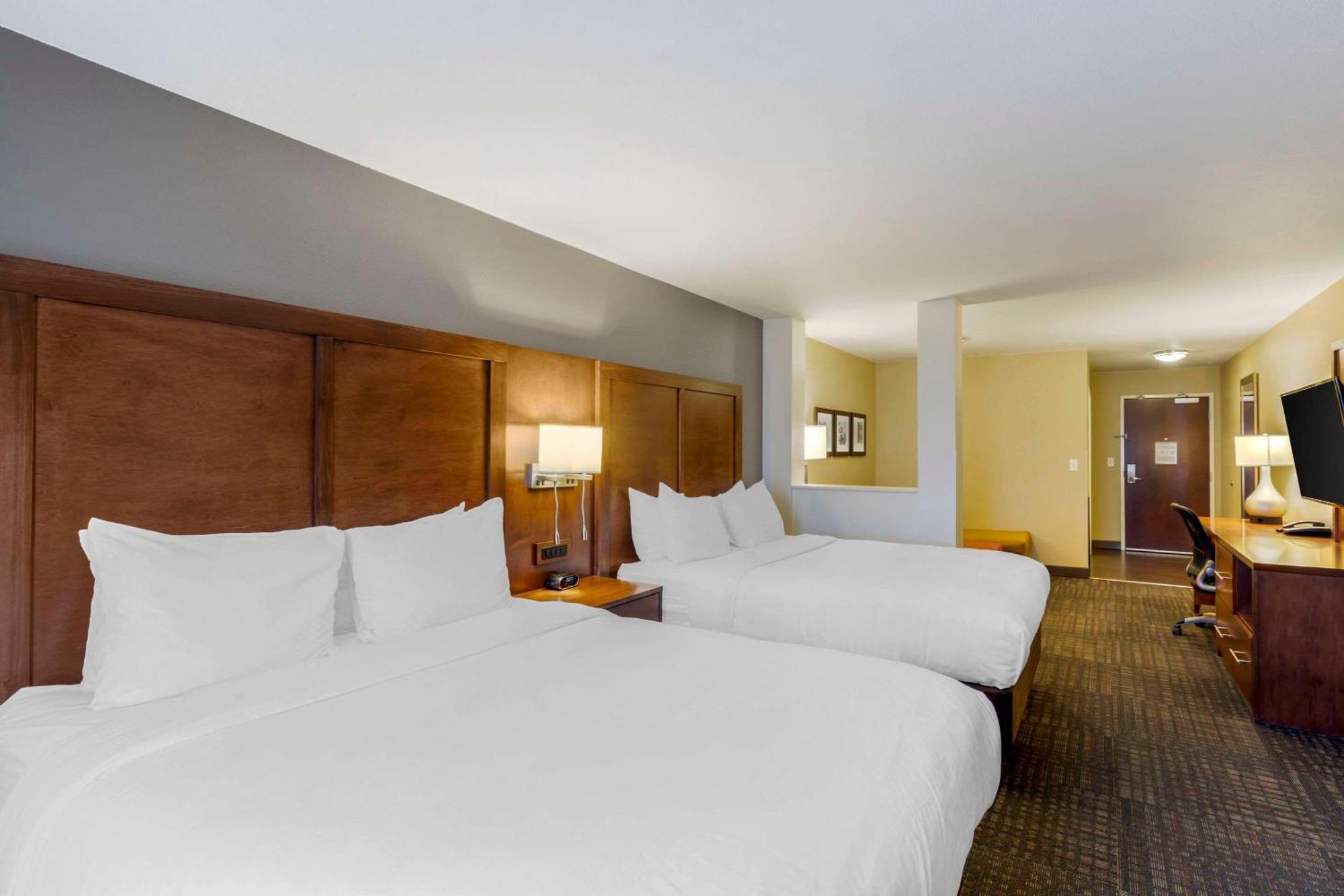 Comfort Suites Loveland Exterior photo