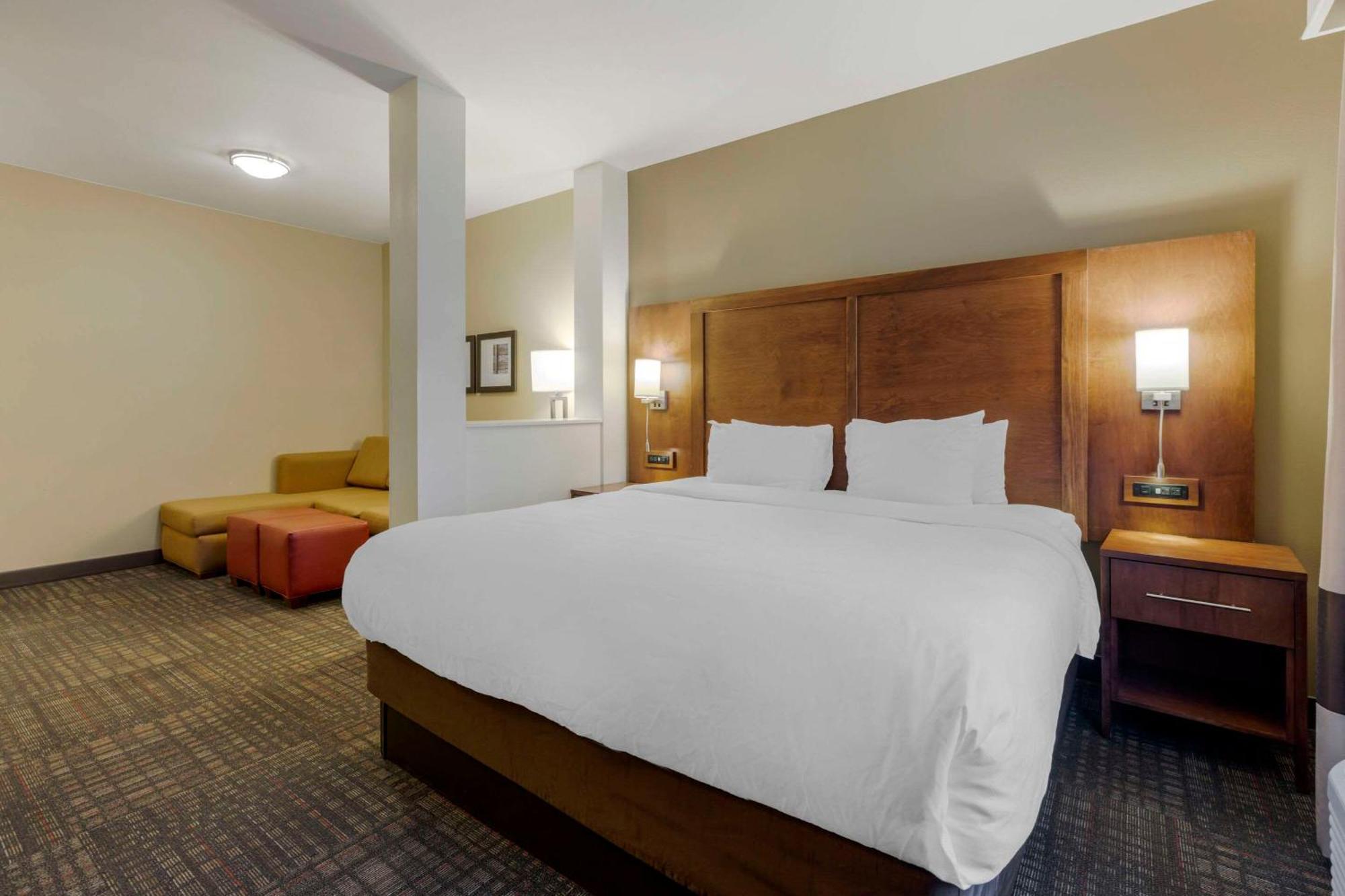 Comfort Suites Loveland Exterior photo